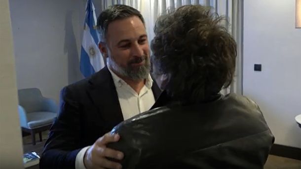 Así fue el apasionado reencuentro de Milei con el líder de la ultraderecha española