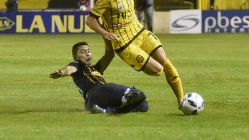 rosario central no pudo ante olimpo, que jugo 75 minutos con 10 jugadores rosario central no pudo ante olimpo, que jugo 75 minutos con 10 jugadores