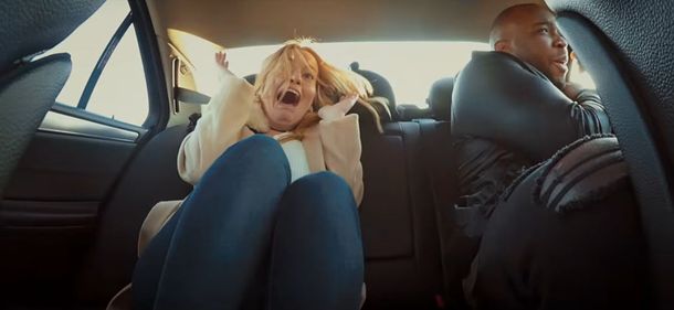 Un taxista loco asusta a sus pasajeros