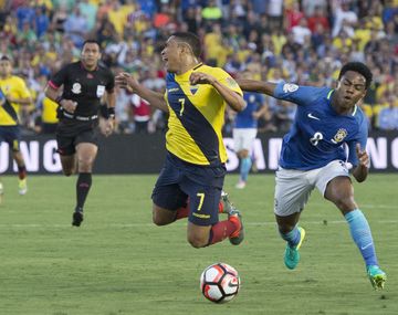Brasil y Ecuador no pasaron del empate en el debut de la Copa