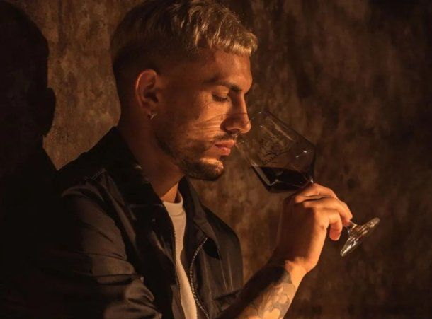 Junto a su esposa, Leandro Paredes presentó en Mendoza su nuevo vino