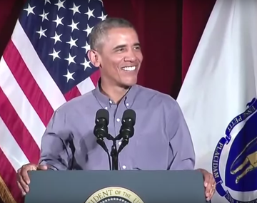 Obama hablaba de canas y una mujer se le declaró: ¡Todavía estás muy lindo!