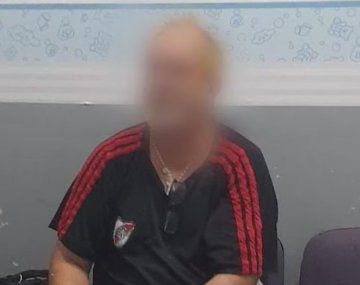 El denunciado fue trasladado a una comisaría de la Ciudad, luego de que sufriera una crisis nerviosa (X: @WolffWaldo)