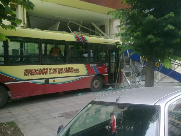 Mar del Plata: choque entre un colectivo y una autobomba