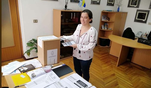 Casi 400 mil argentinos votan en el exterior desde hace 21 horas