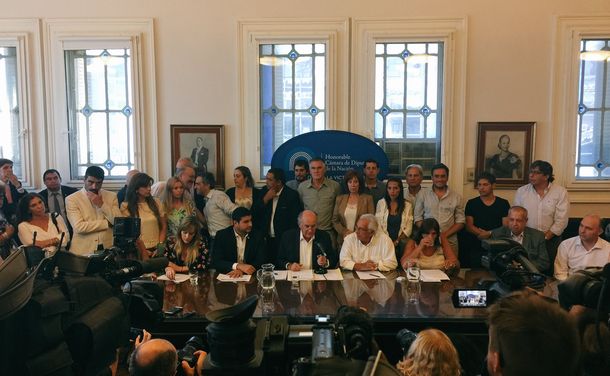 Parrilli ofreció una conferencia tras el pedido de detención