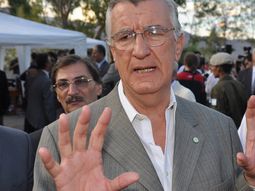 gioja advierte sobre el riesgo de acuerdo gobierno-empresas por despidos gioja advierte sobre el riesgo de acuerdo gobierno-empresas por despidos