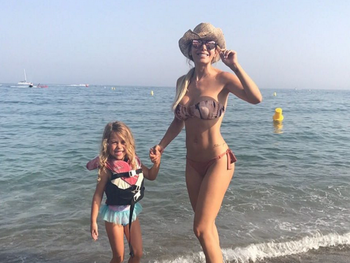 Evangelina Anderson lució su lomazo en las playas de Marbella
