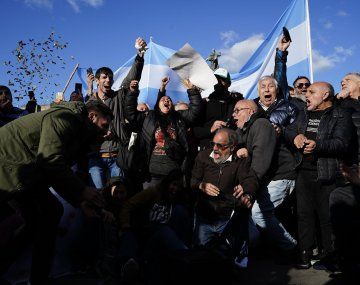 Emotiva reacción tras el rechazo al veto de Milei a la Emergencia en Discapacidad