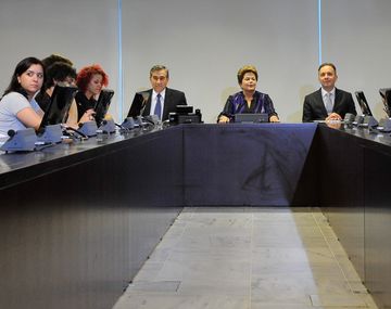 Rousseff propuso un plebiscito para reformar la política