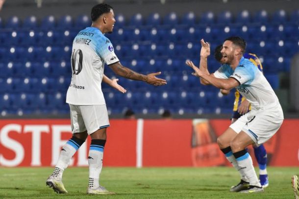 Racing le ganó 2-0 a Sportivo Luqueño en Paraguay