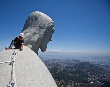 Comenzó la restauración del dedo del Cristo Redentor