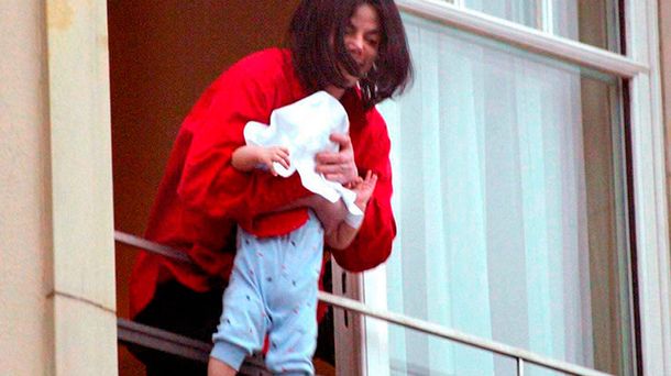 FOTOS: ¿Cómo está hoy el hijo de Michael Jackson de la famosa escena del balcón?