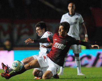 Colón golpeó en el final y se impuso ante Quilmes