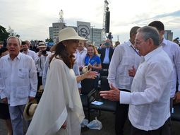 La presidenta Cristina Kirchner junto con su par de Cuba, Raúl Castro. La presidenta Cristina Kirchner junto con su par de Cuba, Raúl Castro.