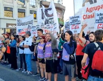 Corte en la 9 de Julio a la altura del Obelisco en protesta contra la Reforma Laboral