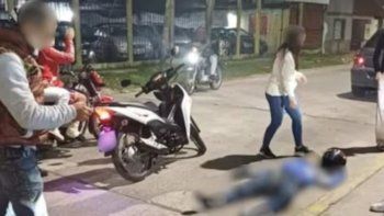 El joven de 16 años murió en la escena, mientras que su cómplice recibió un impacto de bala y tuvo que recibir atención médica. Foto: X: @hechosanderecho.