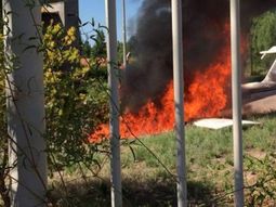 Una avioneta cayó en el patio de una casa en Mendoza Una avioneta cayó en el patio de una casa en Mendoza