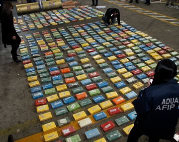 Decomisaron media tonelada de cocaína en el aeropuerto de Ezeiza