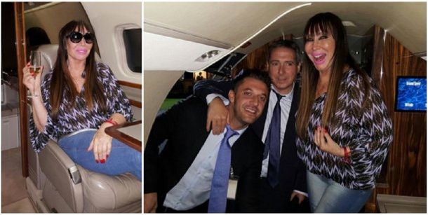 Las fotos de Moria Casán regresando al país en el avión y una llamativa frase por la Navidad