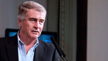 Aguad va este miércoles al Congreso a explicar el acuerdo con el Correo Aguad va este miércoles al Congreso a explicar el acuerdo con el Correo