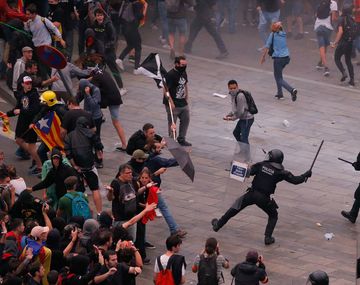 Protestas en Barcelona tras la condena a los líderes separatistas: hay 53 heridos