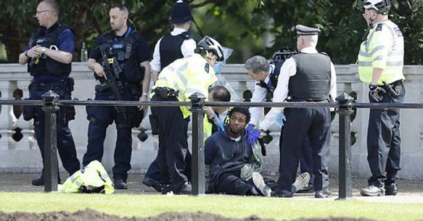 Detuvieron a un hombre con un cuchillo en el Palacio de Buckingham