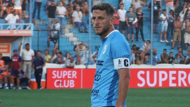 Di Lorenzo:  Te fumás un porro y no conseguís club, pero molés a palos a tu señora y volvés a jugar