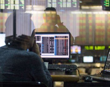 El riesgo país supera los 1.400 puntos tras el rechazo a los vetos de Milei