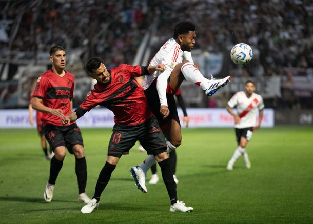El curioso reclamo sobre un sexto cambio en Platense-River: ¿Qué sabe Beligoy?