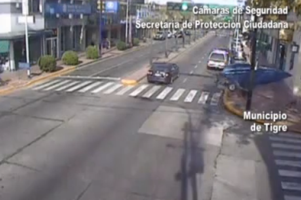 Insólito: una lancha casi pisa a un peatón en Tigre