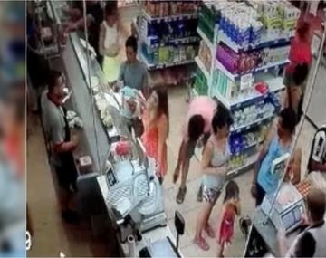 Escrachan a perverso que filmaba por debajo de las polleras a las mujeres