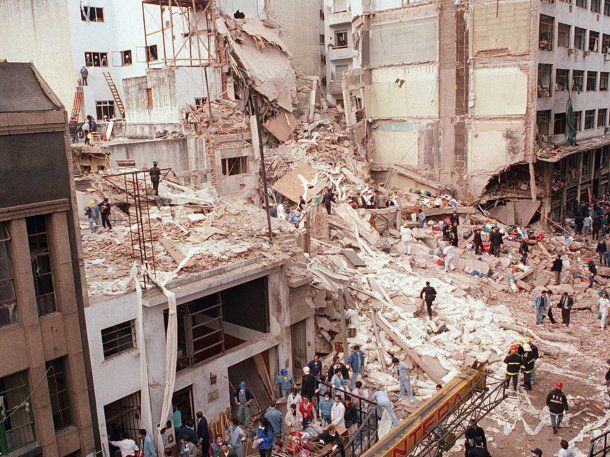 El 18 de julio de 1994 se produjo un atentado a la Asociación Mutual Israelita Argentina (AMIA) 