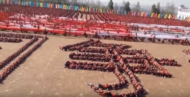 Increíble coreografía entre 36 mil estudiantes de una escuela