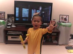 el nene de 5 anos que imita a bruce lee el nene de 5 anos que imita a bruce lee