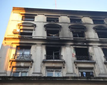 Pánico en la zona de Congreso por el incendio de un edificio
