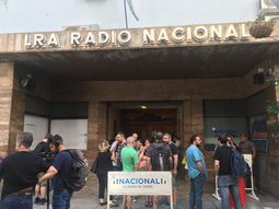 Fueron a trabajar a Radio Nacional y se enteraron que estaban despedidos