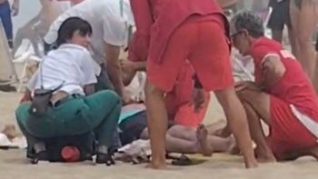 terror en la playa: un argentino se metio al mar en uruguay y convulsiono porque lo pico una avispa terror en la playa: un argentino se metio al mar en uruguay y convulsiono porque lo pico una avispa