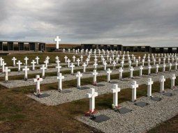 ¿Qué pasó en el cementerio argentino de las Islas Malvinas? Desmienten informe de la TV de Chile