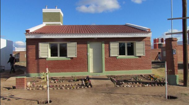 Ministerio de Planificación y Cáritas finalizaron 100 viviendas en Villa Dolores