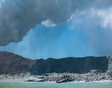 Al menos cinco personas murieron por la erupción de un volcán en Nueva Zelanda