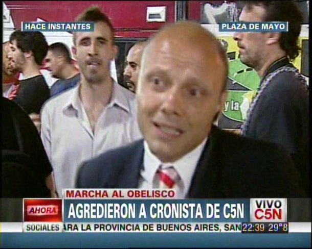 Agredieron a un periodista de C5N y cercaron un móvil