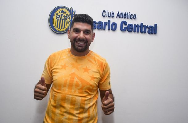 Néstor Ortigoza firmó con Rosario Central - Crédito: @CARCoficial