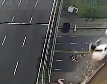 Creen que quiso quitarse la vida el conductor del auto que cayó desde la General Paz