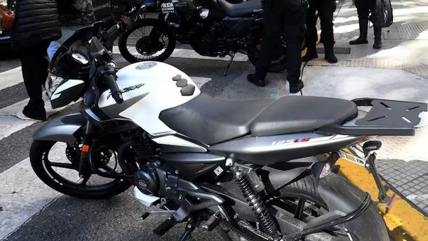 Una de las motos secuestradas durante el operativo. Una de las motos secuestradas durante el operativo.