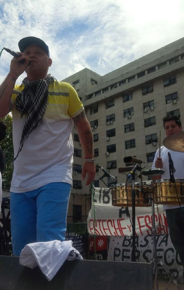 Cumbia en Comodoro Py para reclamar la liberación de Esteche