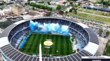 el impresionante recibimiento de los hinchas de racing para el clasico ante independiente el impresionante recibimiento de los hinchas de racing para el clasico ante independiente
