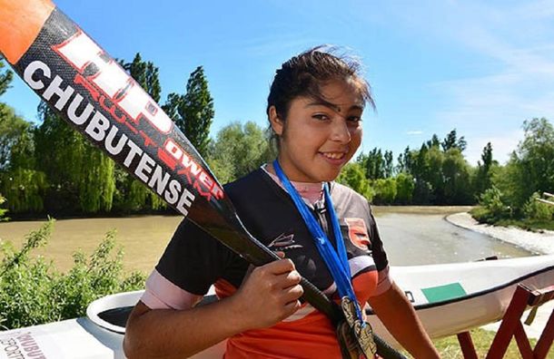 Kayakista chubutense aclara: Lo del pelo fue hace años