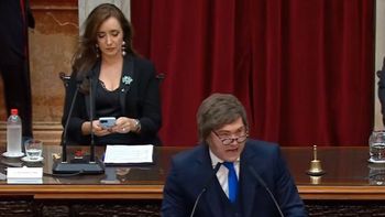 El provocador gesto viral de Victoria Villarruel mientras hablaba Javier Milei El provocador gesto viral de Victoria Villarruel mientras hablaba Javier Milei