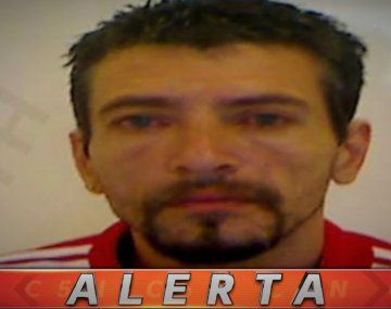 Orden de captura nacional e internacional para el femicida de Villa Luzuriaga